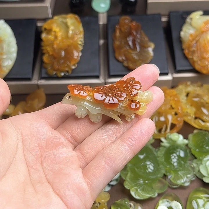 蛇纹石玉颈饰未镶嵌阿****?