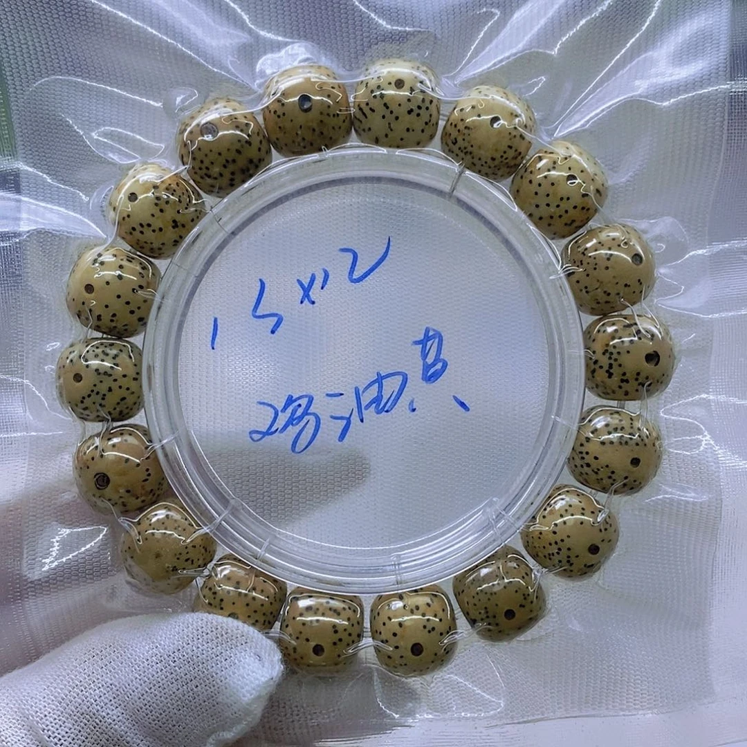 星月菩提吊坠鸡油黄