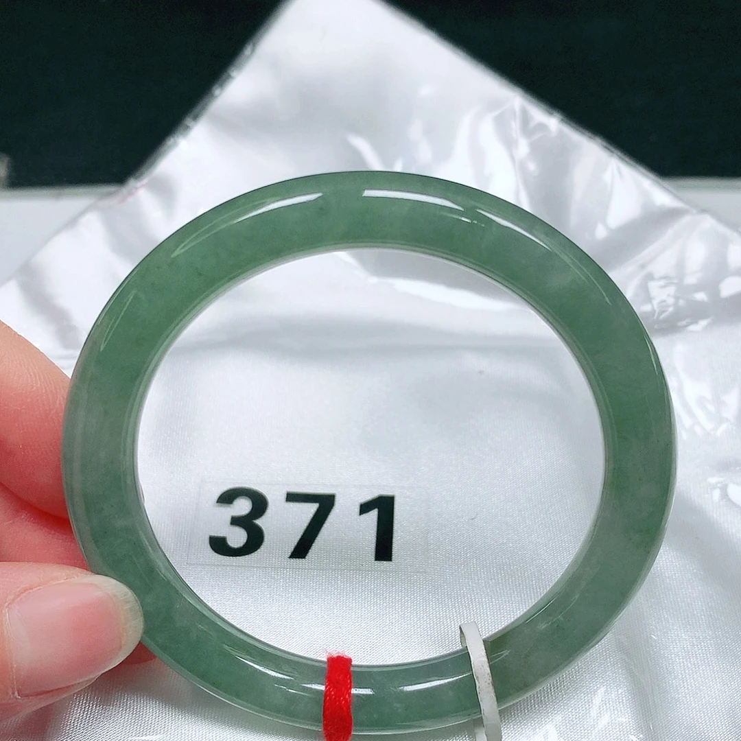 翡翠未镶嵌手镯（圆镯）