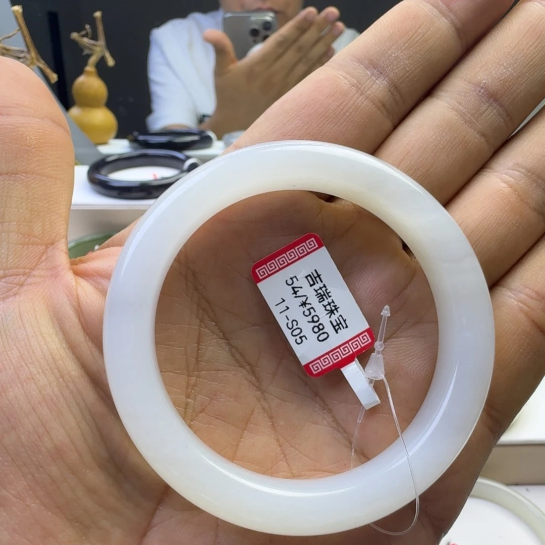 和田玉（糖玉）未镶嵌手镯