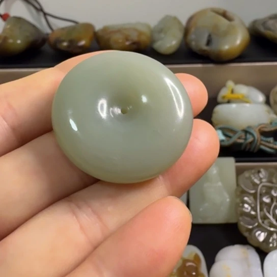 颈饰未镶嵌和田玉（白玉）