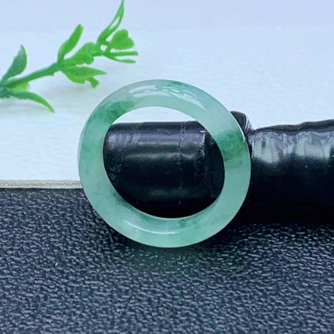 缅甸天然A货翡翠  飘花素面玉戒圈戒指 内径 18.2mm 编号1403