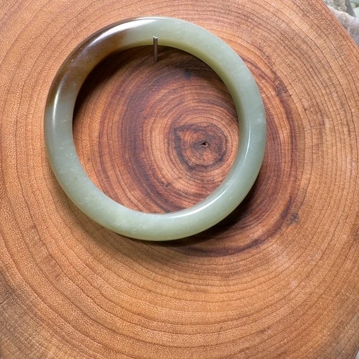 和田玉（糖玉）未镶嵌手镯