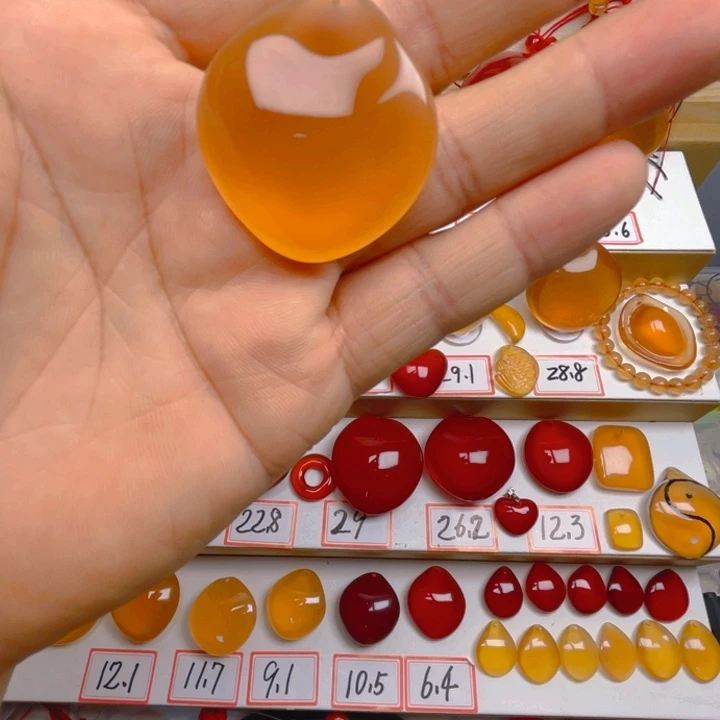 L***生有机玻璃青鱼石吊坠