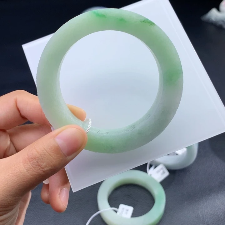 未镶嵌手镯定制翡翠