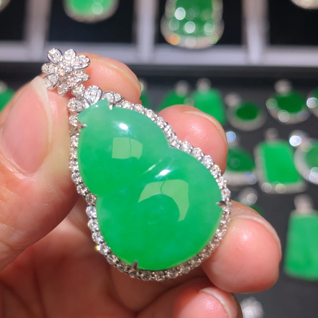 翡翠18K金镶嵌颈饰翡翠