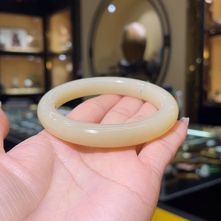 未镶嵌手镯和田玉54.6#46.16g