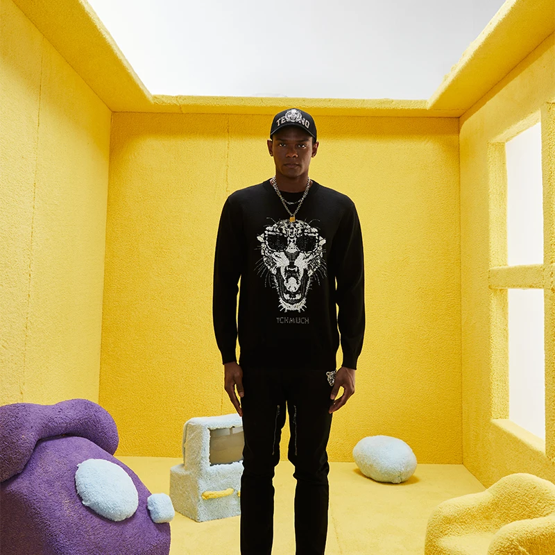 奥莱-TECHNO CHILLOUT潮牌豹头烫钻圆领宽松黑色针织衫T69A098003