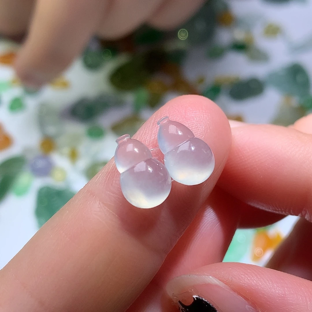 翡翠未镶嵌颈饰葫芦