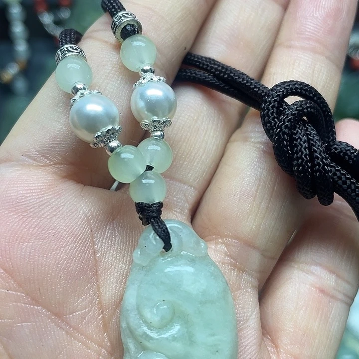 未镶嵌蛇纹石玉颈饰