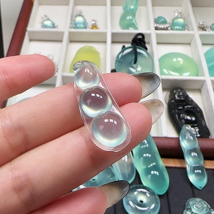 S***飾蛇纹石玉未镶嵌颈饰