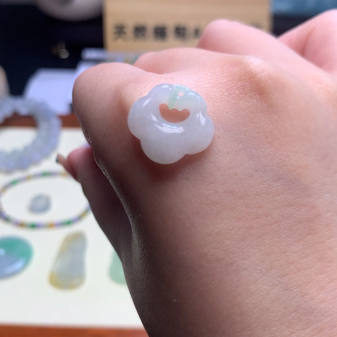颈饰未镶嵌翡翠如意