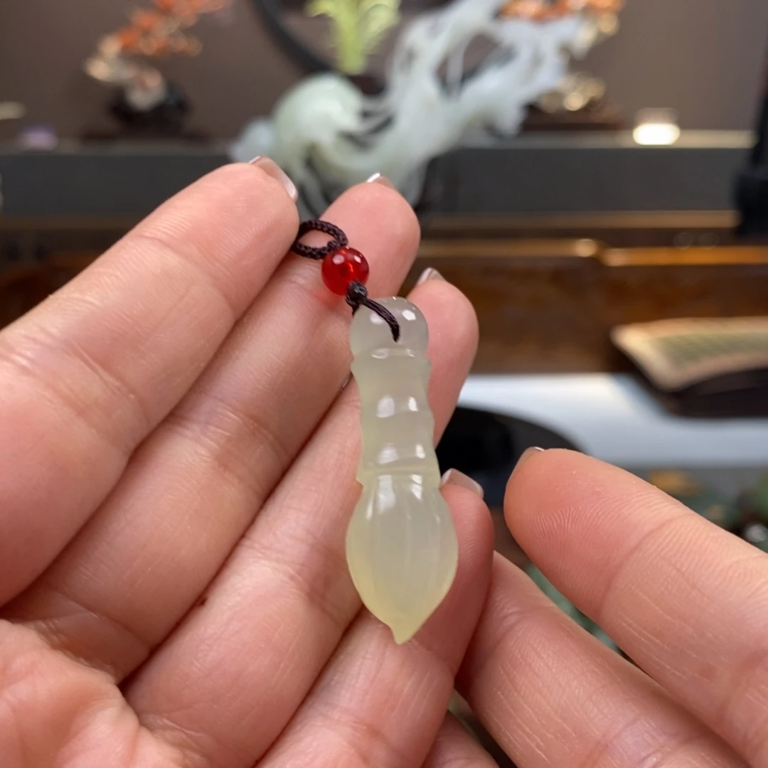 蛇纹石玉挂件未镶嵌