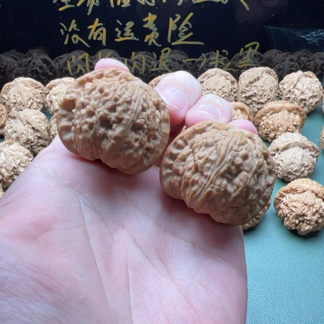 核桃把件38全品球白狮子