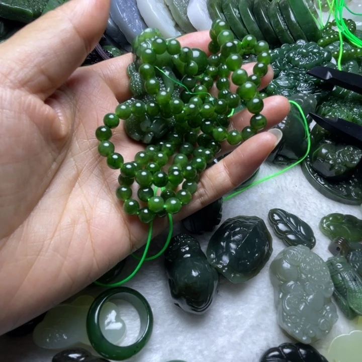 世***械和田玉未镶嵌颈饰