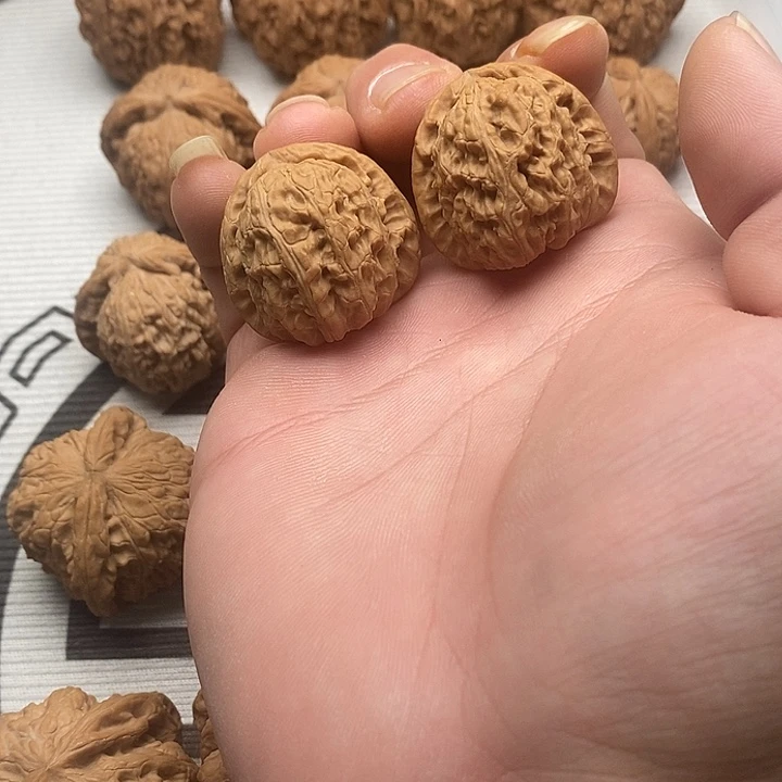 B***a文玩核桃吊坠白狮子32