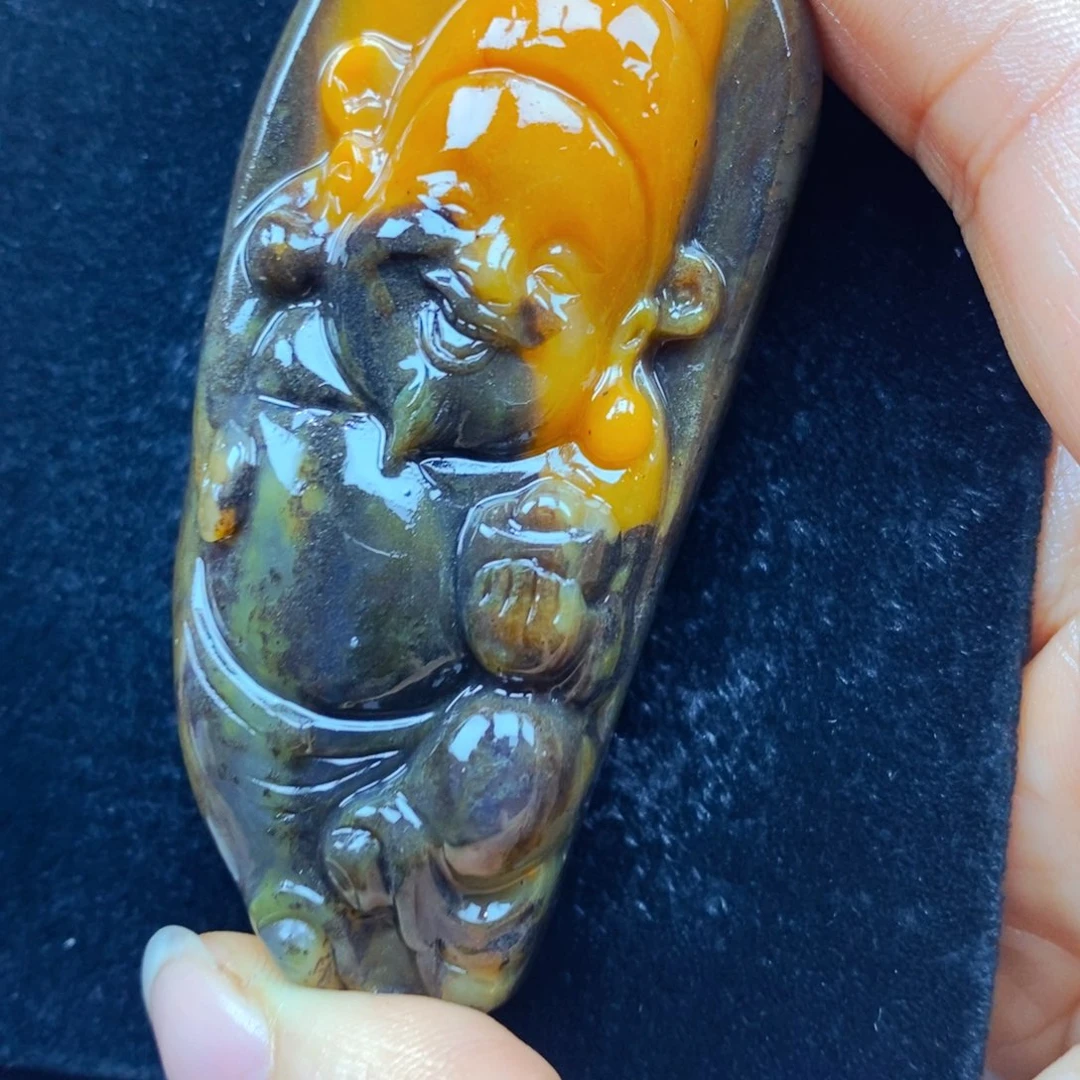 未镶嵌石英质玉（黄龙玉）颈饰