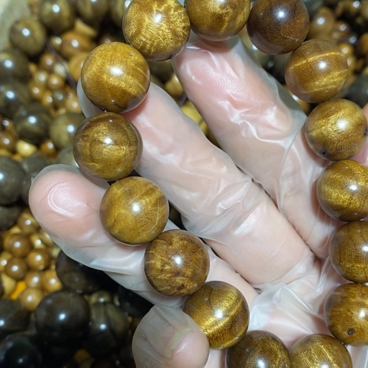 金丝楠A****道小叶1.5手串微瑕