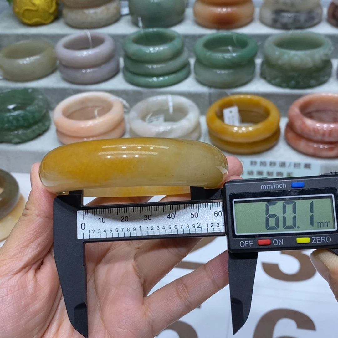 石英岩玉未镶嵌手镯