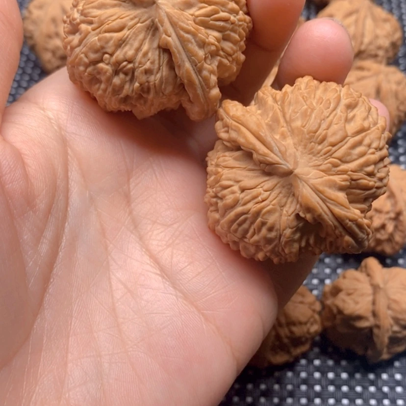 【闪购商品】文玩核桃吊坠发*版核桃