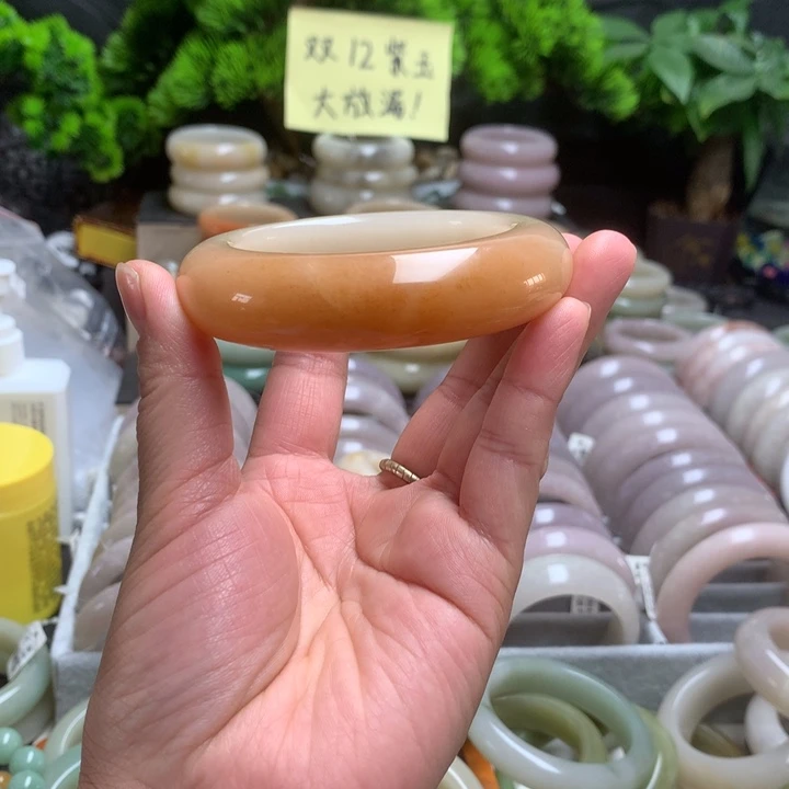 石英质玉（佘太翠）未镶嵌手镯56