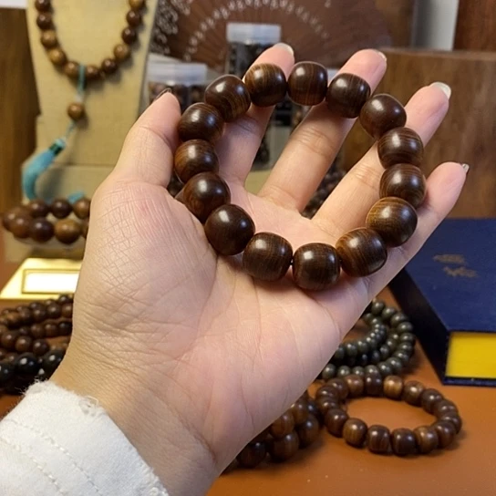老山檀香黑肉沉水桶珠1.5手串