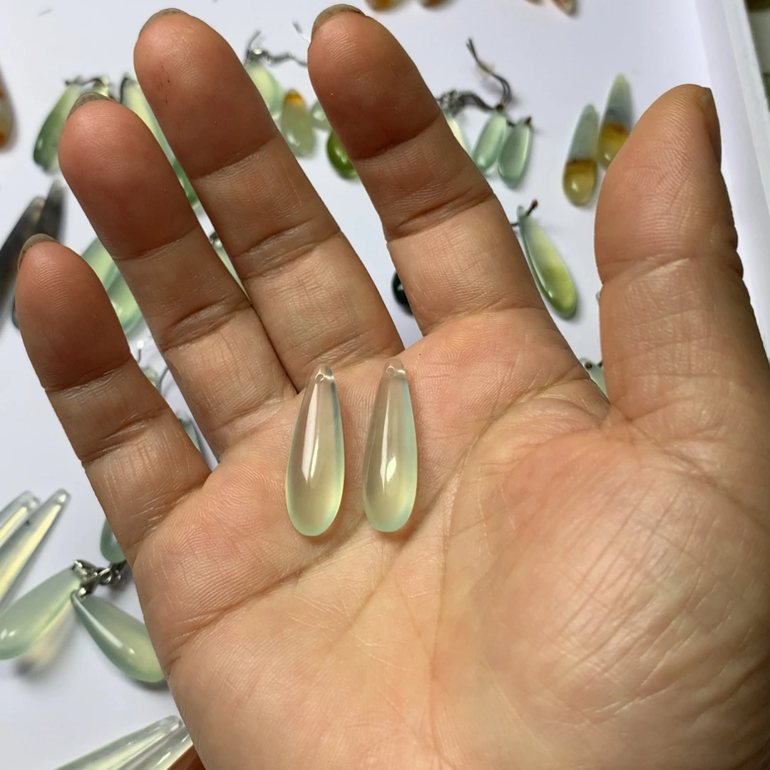 怎***雨未镶嵌蛇纹石玉耳环