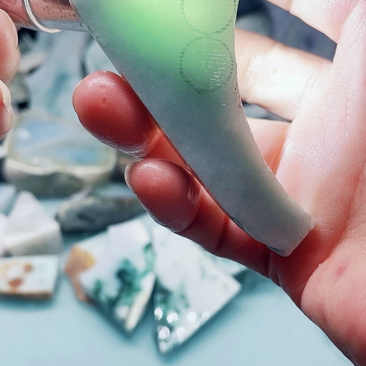 颈饰未镶嵌翡翠翡翠片料