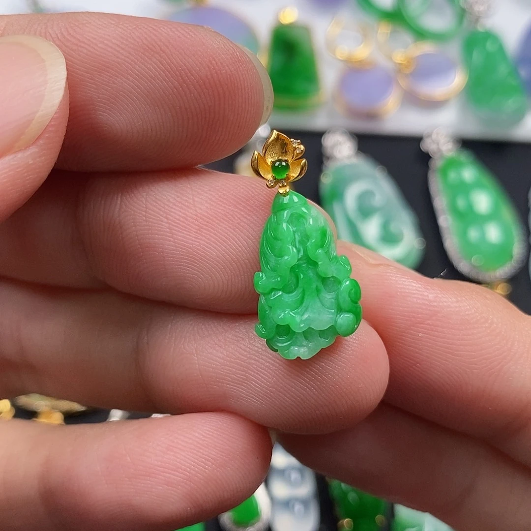 翡翠18K金镶嵌颈饰翡翠