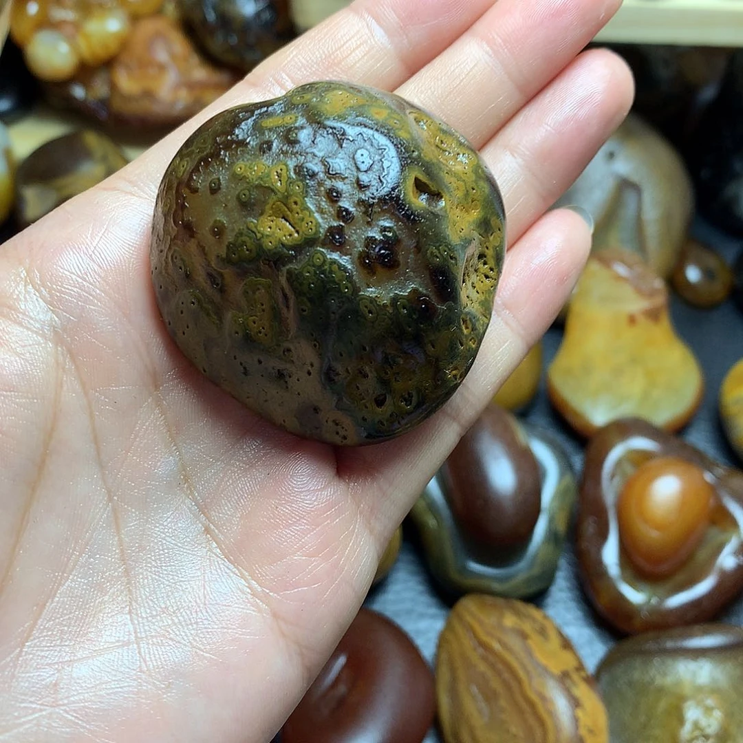 玛瑙原石手把件，