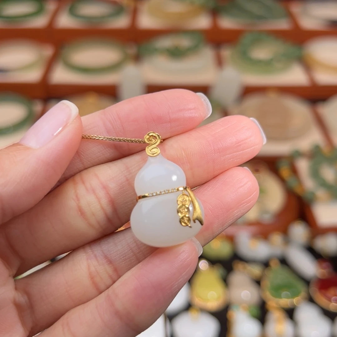 和田玉18K金镶嵌挂件