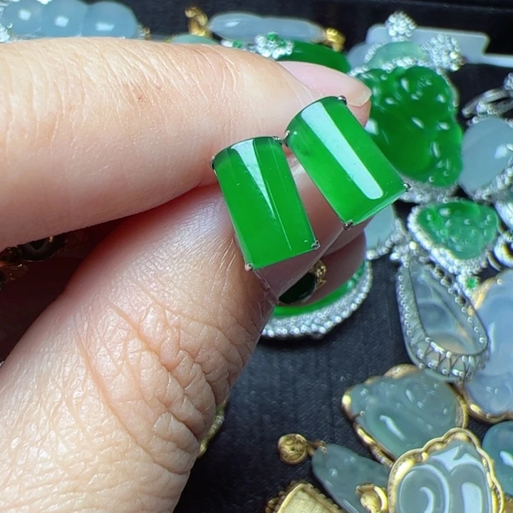 翡翠18K金镶嵌耳饰