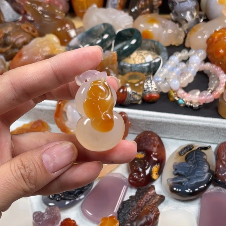 玛瑙/玉髓颈饰未镶嵌