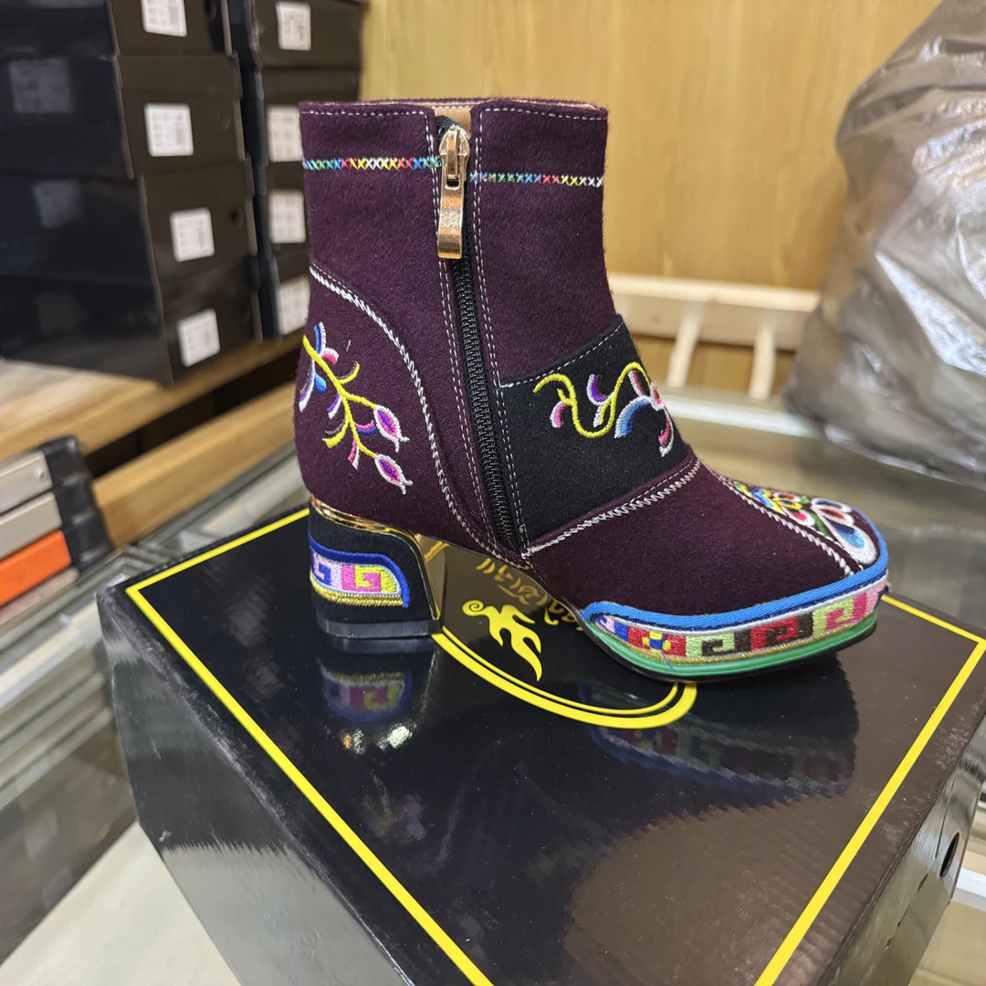 刺绣女款民族风防滑花朵布鞋耐磨单靴短靴时尚高跟