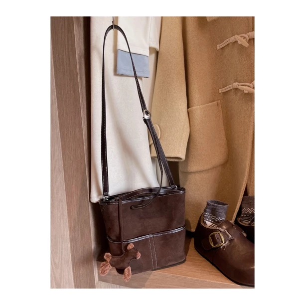 女款爆款复古单肩斜挎包秋冬时尚大容量通勤托特柔软质感