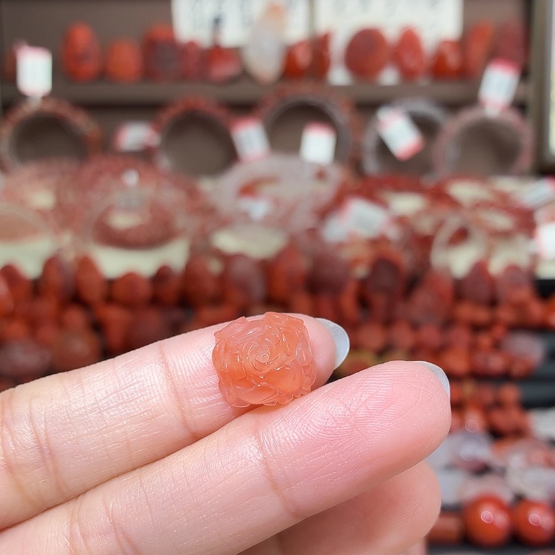 南红玛瑙未镶嵌颈饰牡丹花