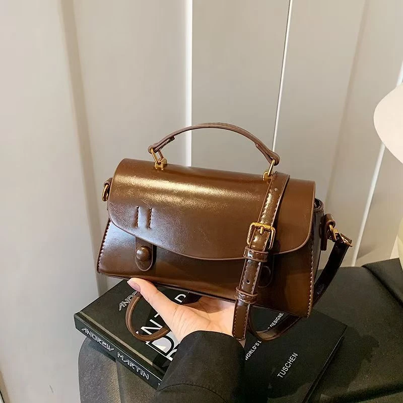 法式复古手提小拎包女2025秋冬新款小众休闲单肩包磨砂通勤斜挎包