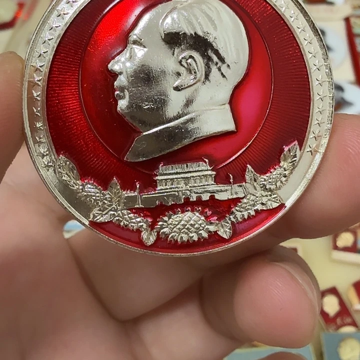 铝画*毛爷爷像章，万岁
