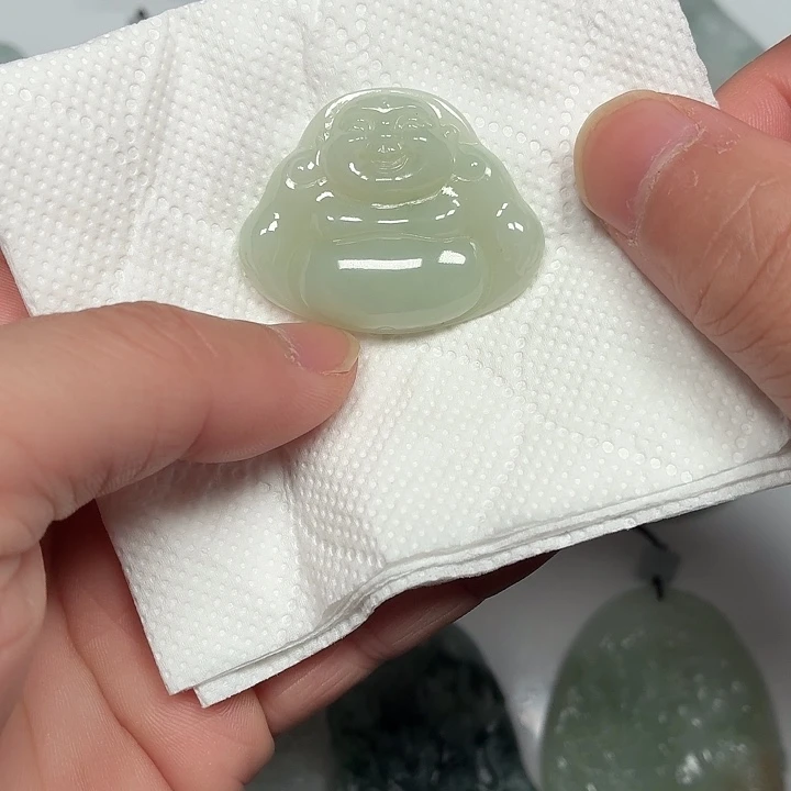 翡翠未镶嵌颈饰佛公