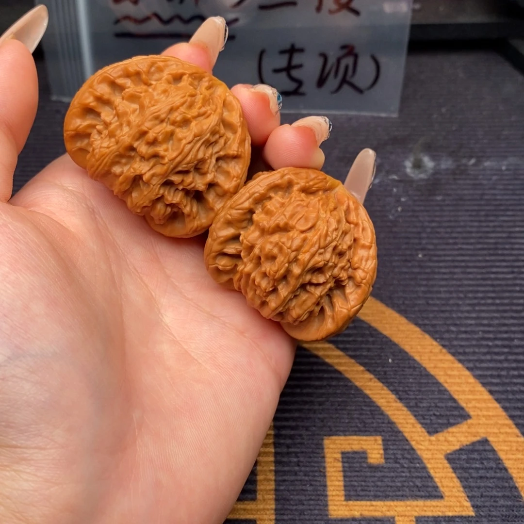 李****文玩核桃吊坠白狮子