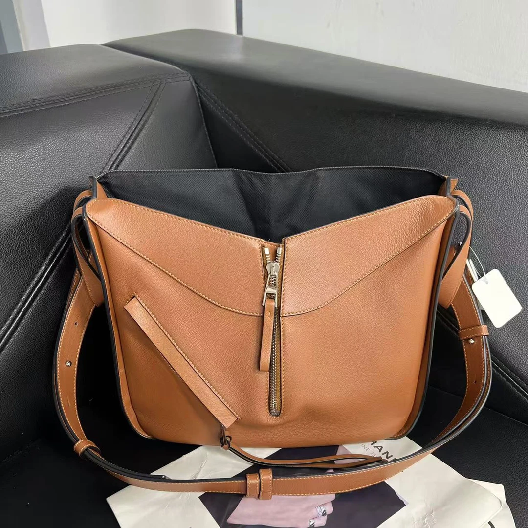 95新 LOEWE/罗意威 捐金沉珠/棕色吊床包