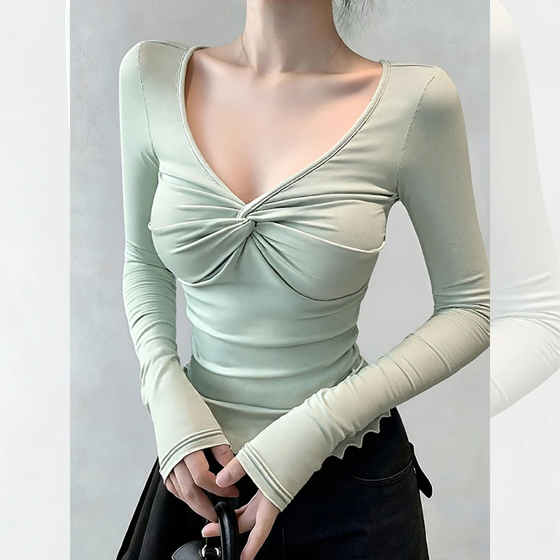 流行时尚潮牌女装新款秋冬洋气百搭绿色v领内搭打底衫长袖t恤上衣