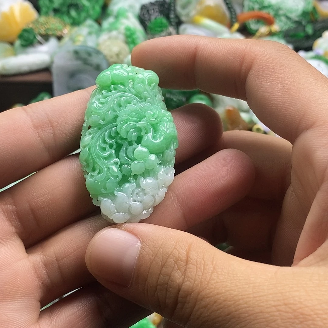 翡翠未镶嵌颈饰凤凰