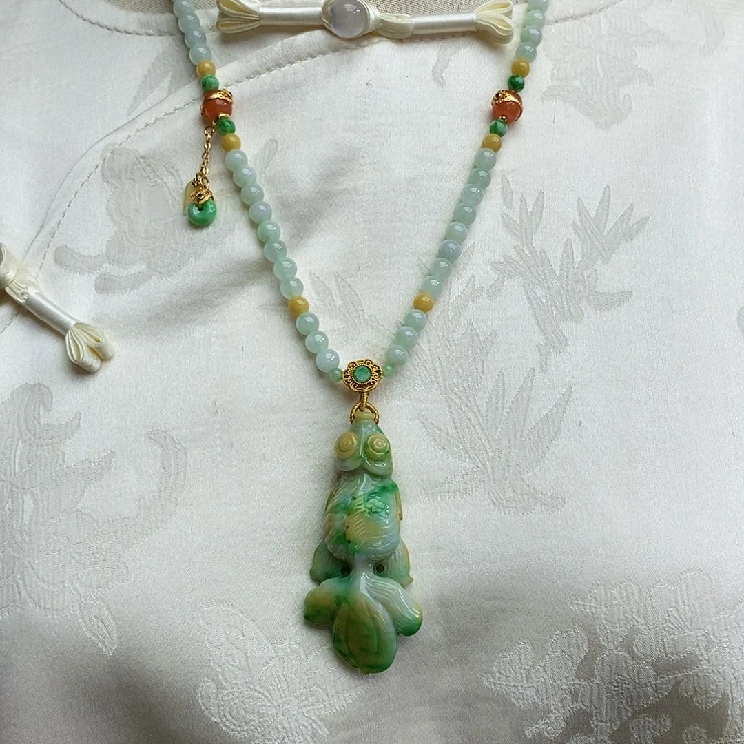 翡翠颈饰未镶嵌天然