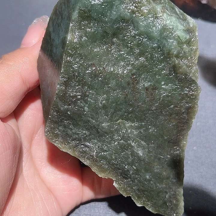 和田玉（糖玉）未镶嵌珠宝奇石