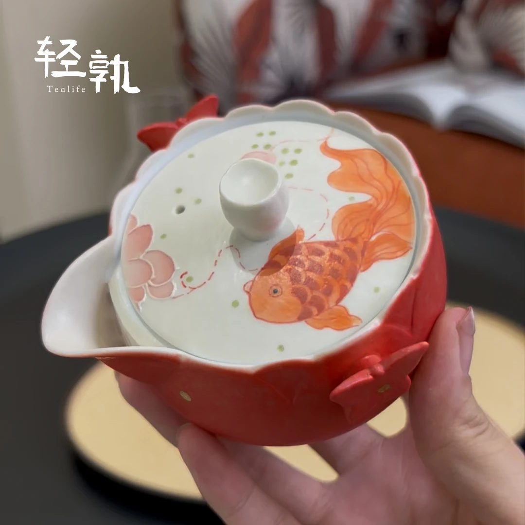 宜物宜心釉下彩手绘金鱼泡茶壶家用不烫手茶壶带过滤泡茶器手抓壶