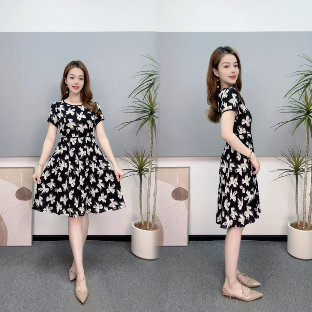夏季圆领碎花连衣裙休闲风蝴蝶花气质显瘦时尚网红中长款新姿女装