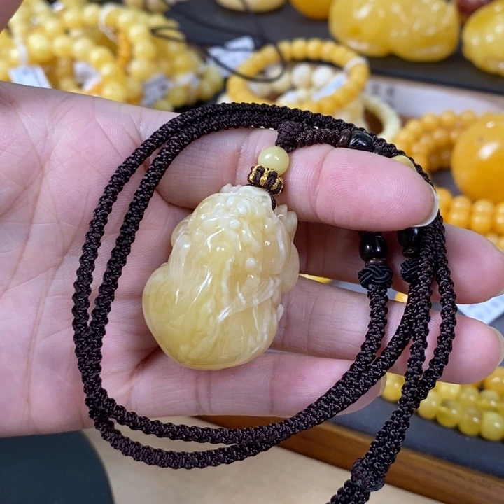 未镶嵌琥珀裸石貔貅