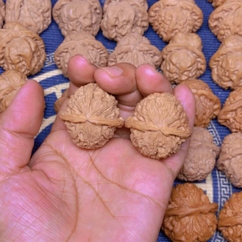 【闪购商品】吊坠文玩核桃突**进反油白狮子37