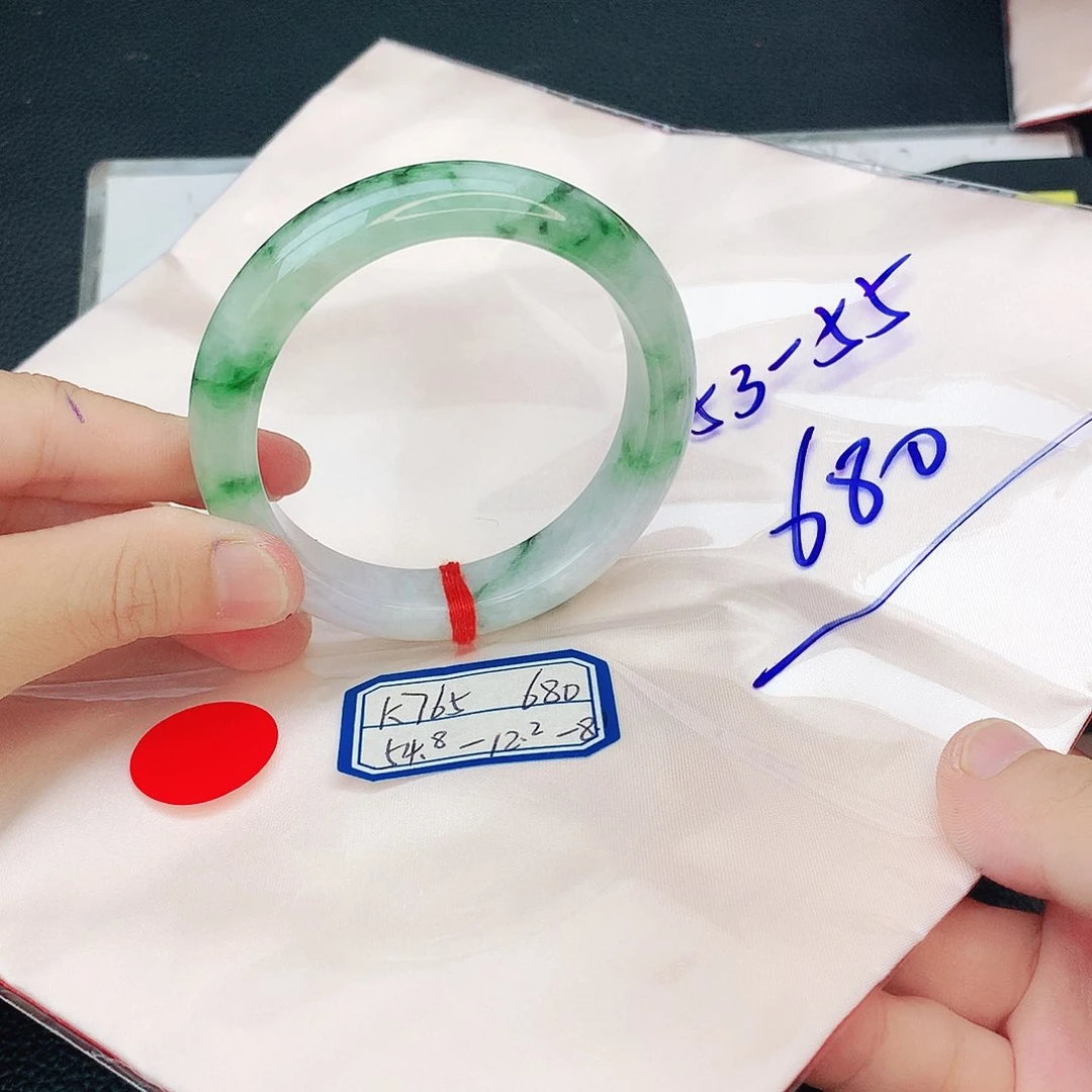 翡翠手镯未镶嵌我